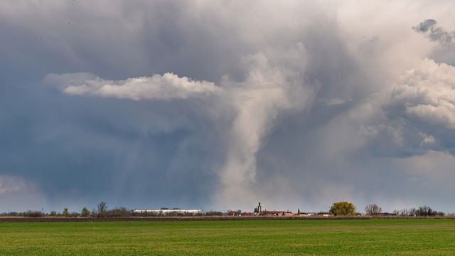 Wisconsin Tornado Leaves Heavy Damage