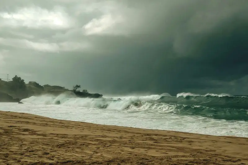 Lala dumps 3.5 feet of rain on Hawaii, damaging over 100 homes