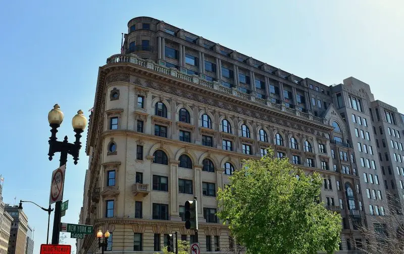 Unseasonably warm start to the week in Washington, D.C., before a midweek cooldown