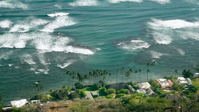 Hawaii faces renewed flood threat as Kona storms return