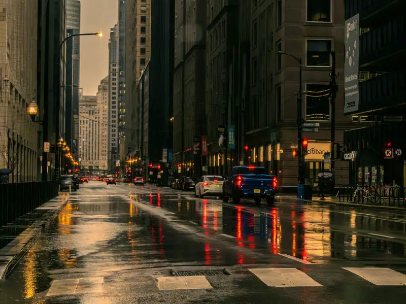 Chicago braces for severe thunderstorms with large hail, tornado risk and rapid temperature plunge