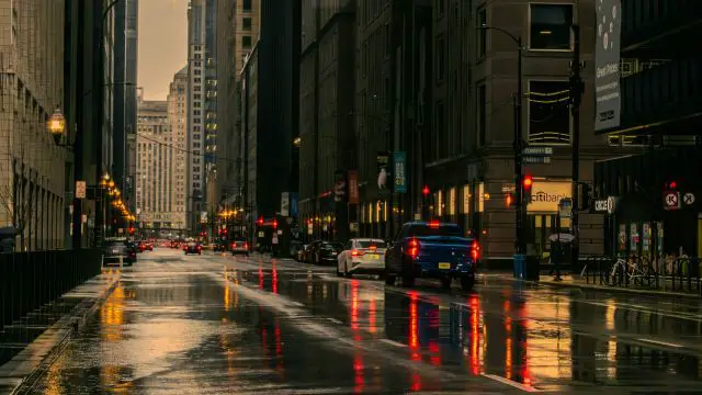 Severe storms threaten Chicago with hail, tornado risk and sharp temperature drop