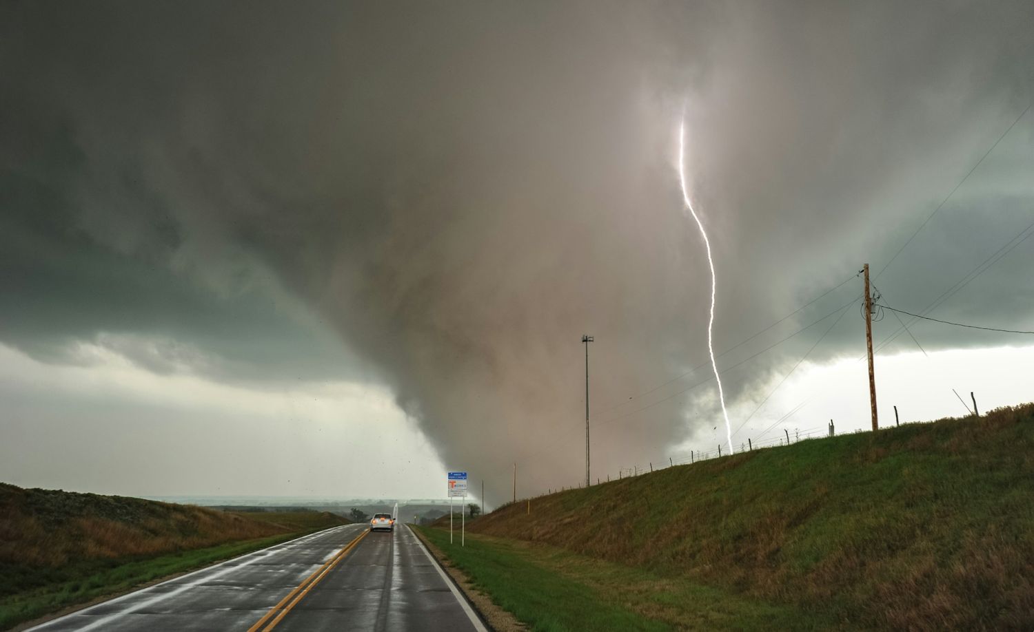 Deadly tornadoes and giant hail hit central United States as severe ...