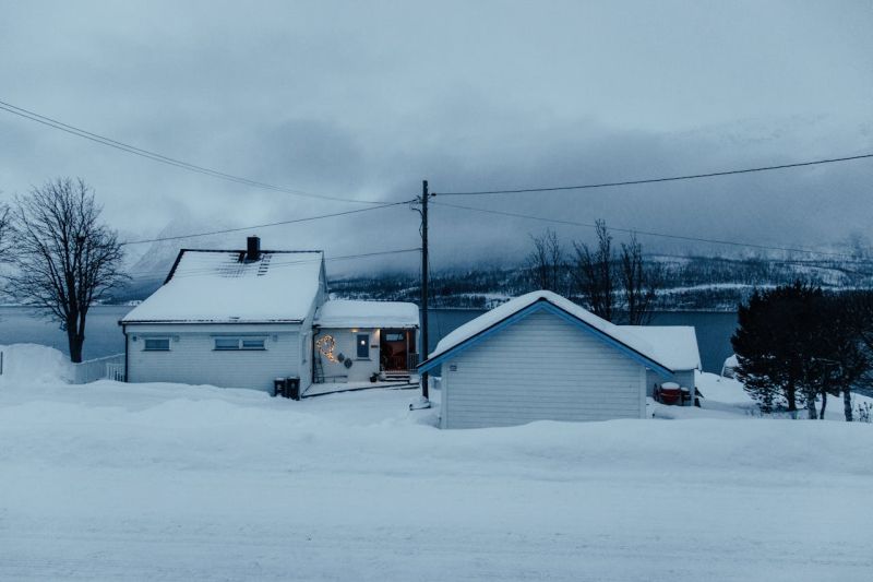 Six rescued near Lake Tahoe, California as avalanche traps skiers during powerful winter storm