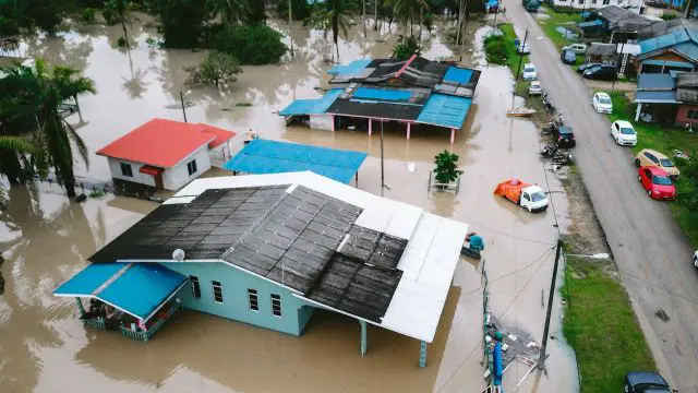 Another Kona storm threatens Hawaii with renewed flooding
