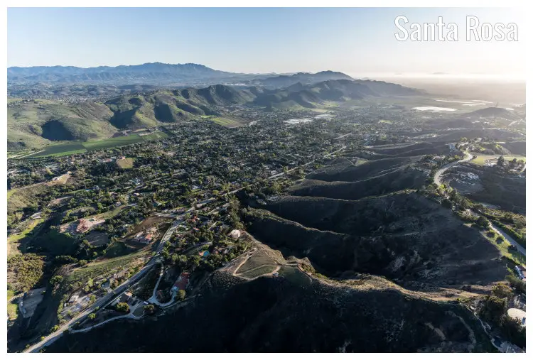 Set in a scenic valley, the Camarillo region of Santa Rosa, California, has great modern homes and is neared by scenic rugged mountain layouts Set in a scenic valley, the Camarillo region of Santa Rosa, California, has great modern homes and is neared by scenic rugged mountain layouts