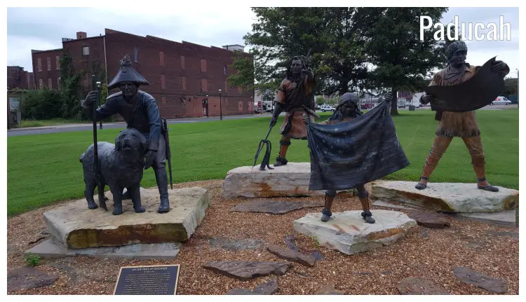 The buildings and beautiful and creative symbol of the Discovery Sculpture in the neat field of the National Quilt Museum in Paducah, Kentucky,