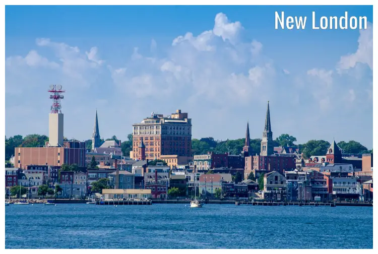 A part of the city of New London, Connecticut, with intricate buildings overlooking the calm water