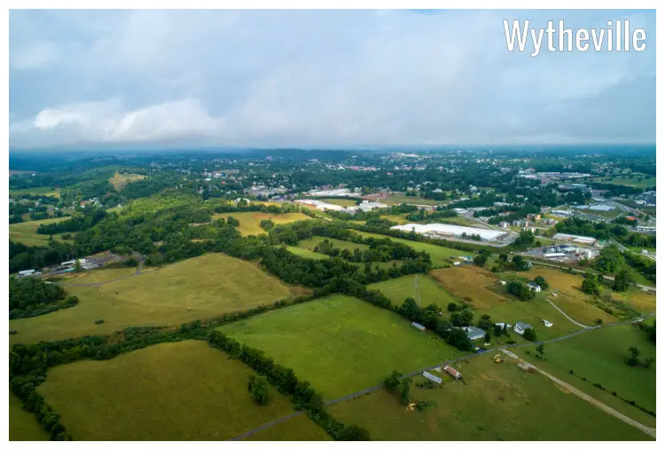 Plain and green landscape in the city of Wytheville, Virginia