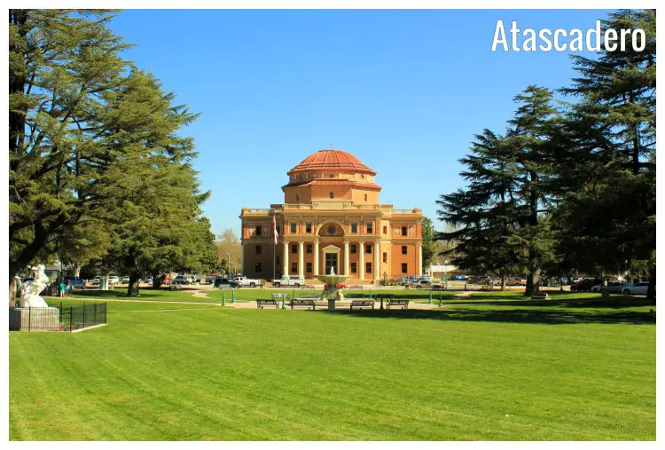 The Sunken Gardens Park overlooking the Atascadero City Hall in California