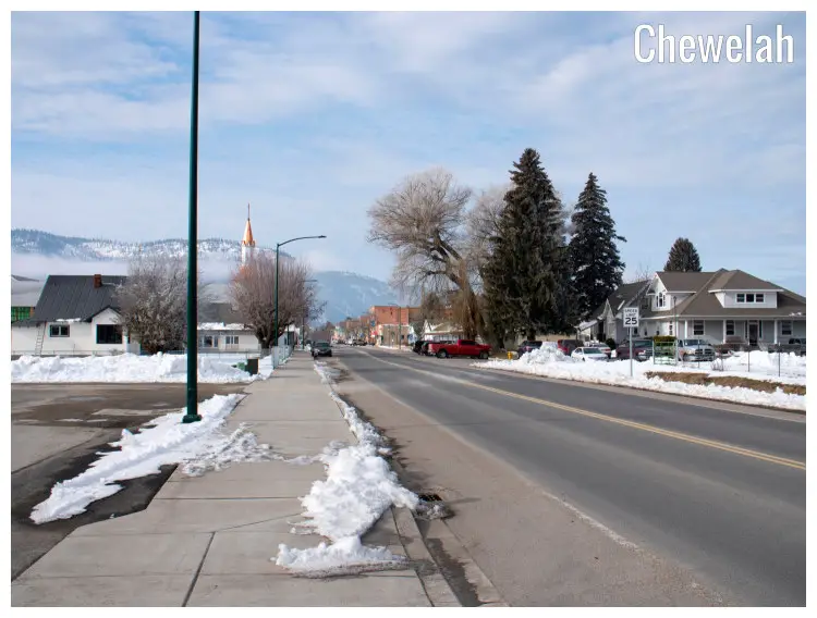 A straight road through a small town in Chewelah, Washington