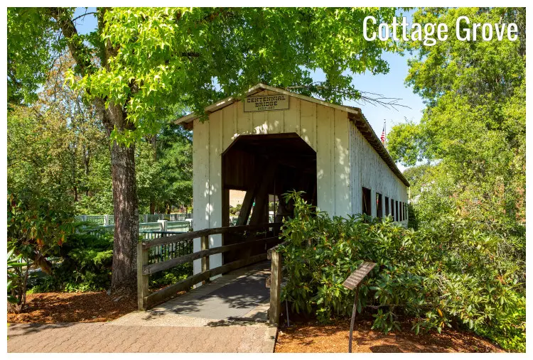 The white Contennial Coverd Bridge with the scenic Cottage Grove in Oregon