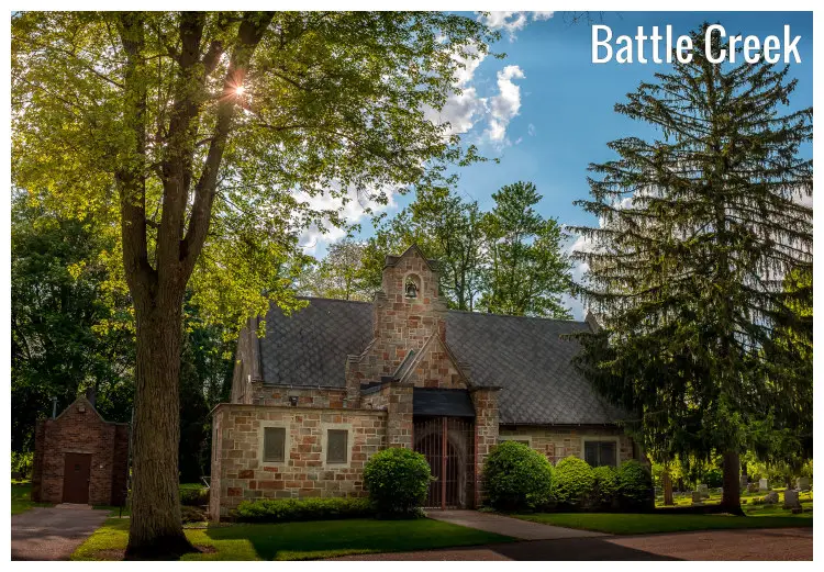 A chapel house in the somber setting of clean lawns and scenic trees in the Oak Hill Cemetery in Battle Creek, Michigan