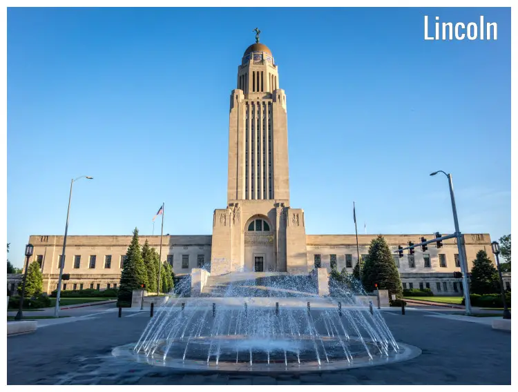 A water fountain in front of the State Capital building in Lincoln, Nebraska