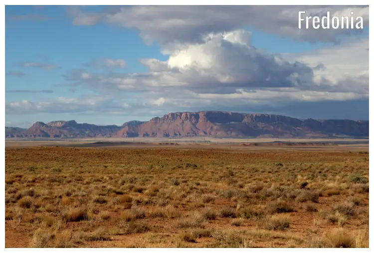The natural grassy flatland and mountainous landscape in the city of Fredonia, Arizona