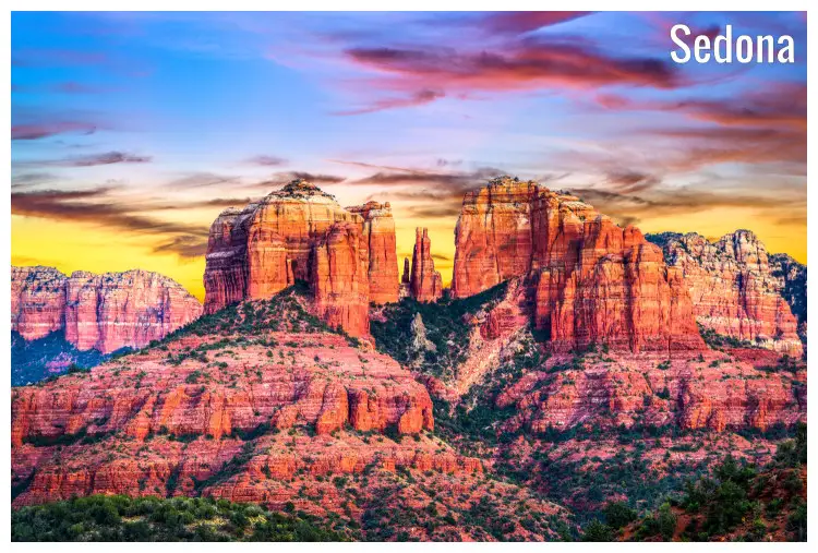 Attractive red rocks in the Red Rock State Park of Sedona, Arizona Attractive red rocks in the Red Rock State Park of Sedona, Arizona
