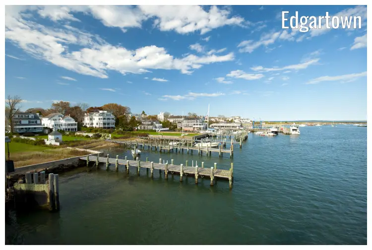 Classy and luxurious houses right on the harbor in Edgartown, Massachusetts, with long piers onto the water Classy and luxurious houses right on the harbor in Edgartown, Massachusetts, with long piers onto the water