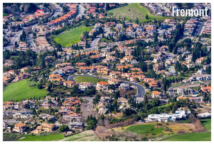 A beautiful landscape of winding roads and serene residential estate in Fremont, California