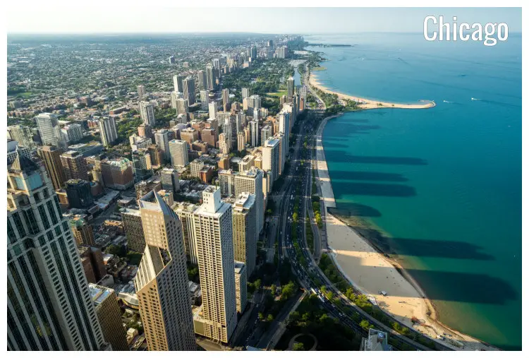 The city of Chicago in Illinois on the shores of Lake Michigan, with a superb view of the sandy beach of Oak Street The city of Chicago in Illinois on the shores of Lake Michigan, with a superb view of the sandy beach of Oak Street