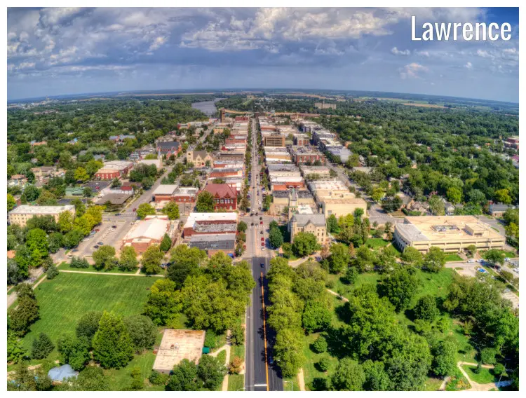 The green Lawrence Cty in Kansas, with a dense tree cover and a view of the road network and the state campus The green Lawrence Cty in Kansas, with a dense tree cover and a view of the road network and the state campus