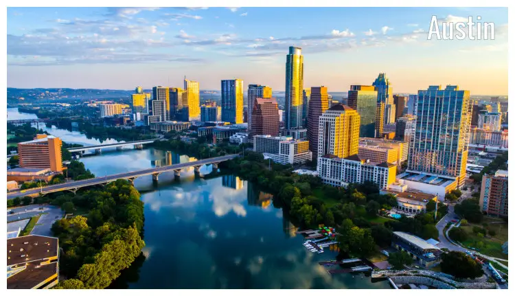 The beautiful Lady Bird Lake passing through the city skyscrapers of Austin city, Texas The beautiful Lady Bird Lake passing through the city skyscrapers of Austin city, Texas