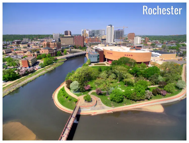 The cityscape of Rochester, Minnesota, with a beautiful city park surrounded by water