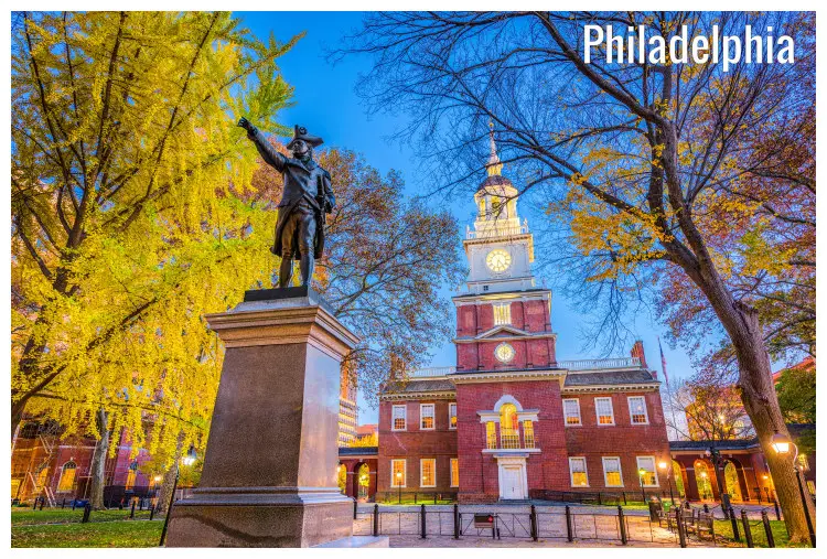 The George Washington statue in front of the Independence Hall in Philadelphia, Pennsylvania