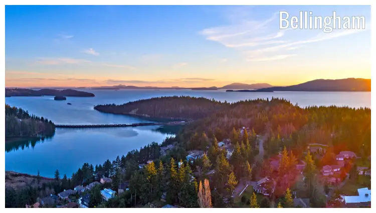 Scenic landscape of hills and the sea in this small town in Bellingham, Washington Scenic landscape of hills and the sea in this small town in Bellingham, Washington