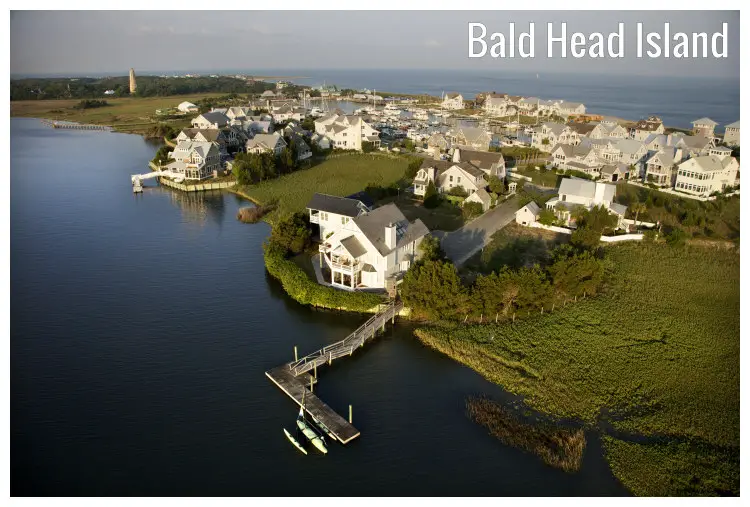 Beautiful beach home condos along the edges of the scenic Bald Heas Island in North Carolina